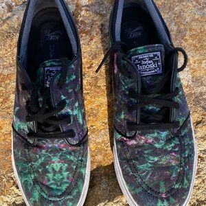 Nike Stefan Janoski skate shoes
SB palm leaves size 12 for men